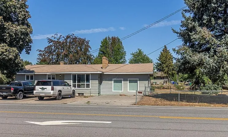 10821-10823 E Mission Ave 