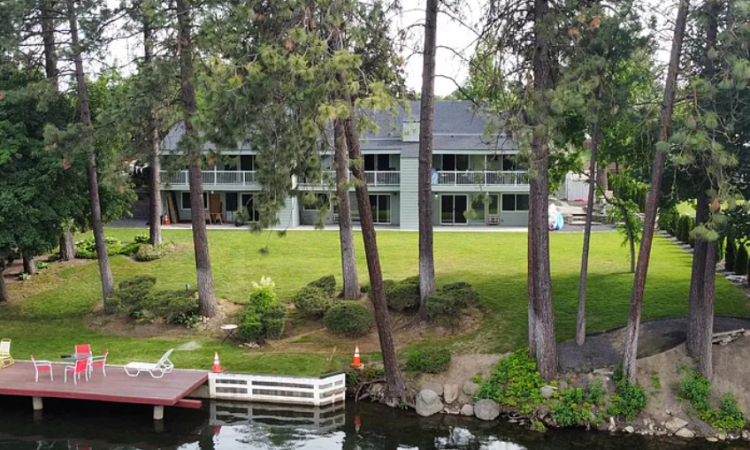Riverway Apartments